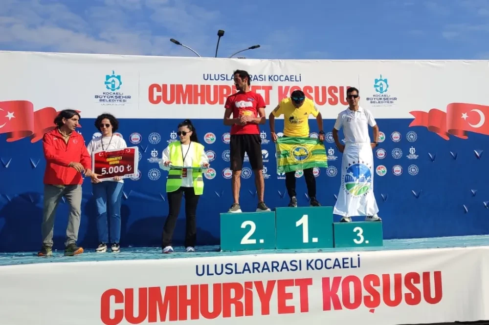 Sakarya Atletizm Takımı, Cumhuriyet Koşularında Başarı Sağladı