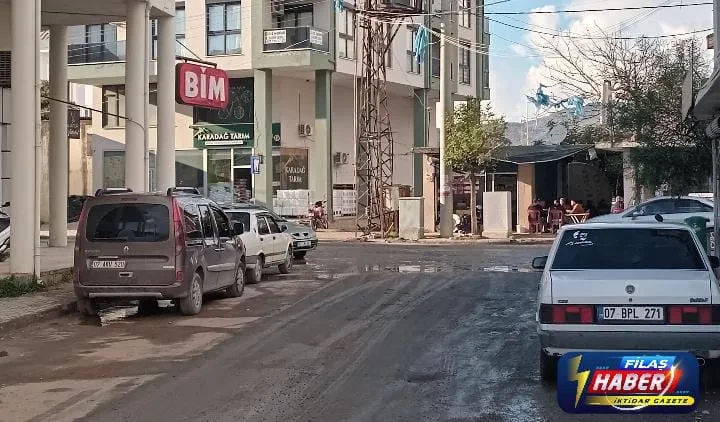 ALANYA DEMİRTAŞ MAHALLESİNDE YOL SORUNU VATANDAŞI ÇİLEDEN ÇIKARDI