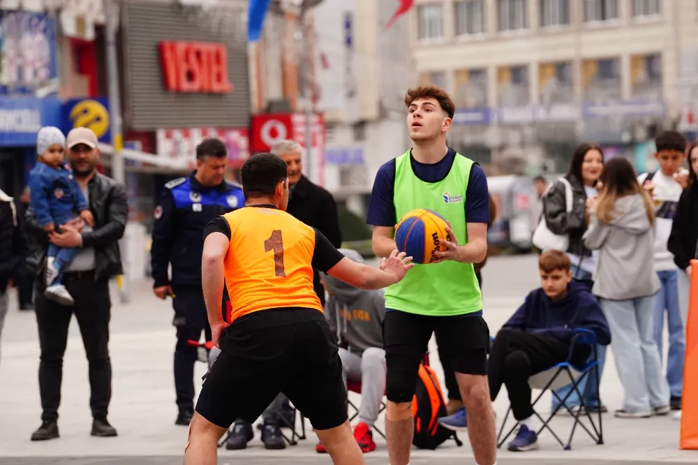 Turnuvaya Gençlerden Yoğun Katılım