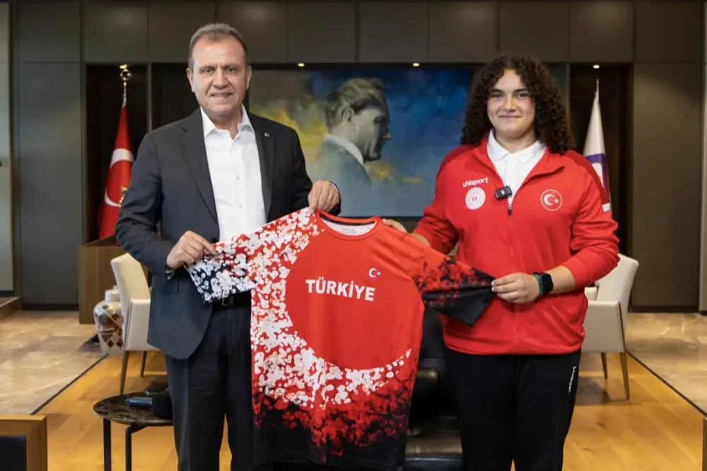  Nidanur’dan Dünya Derecesi