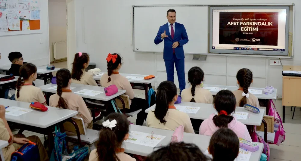 Özyolcu, İlk Dersimiz Çocuklarımızın Yanında Olmak