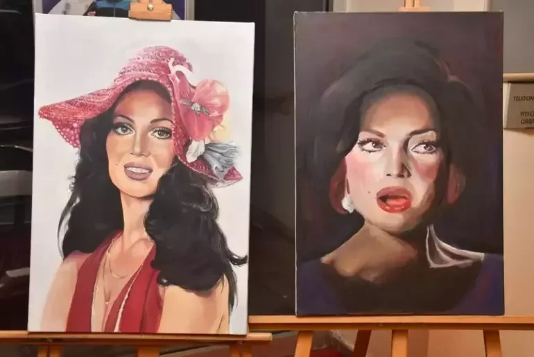 Genç Sanatçıların Portreleriyle Gözyaşlarını Tutamadı