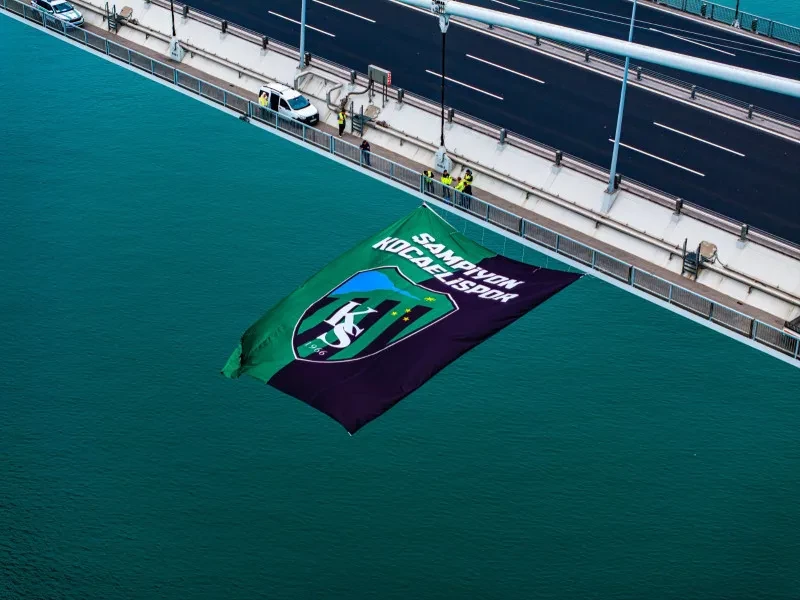 Kocaelispor’un Bayrağı Boğaz’da Dalgalandı