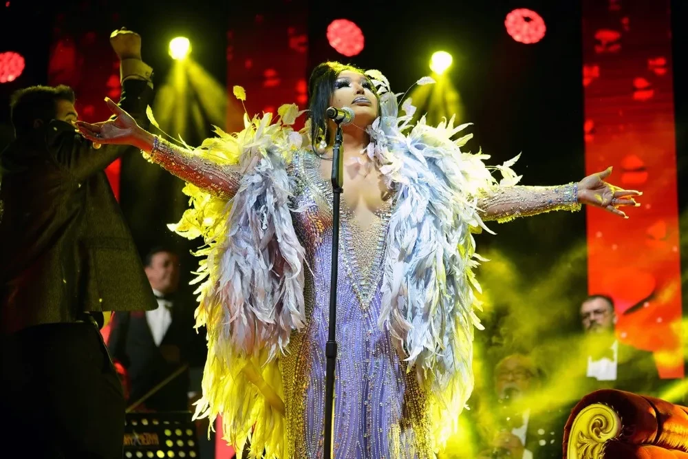 Sahnede Sürpriz Dans Gösterisi