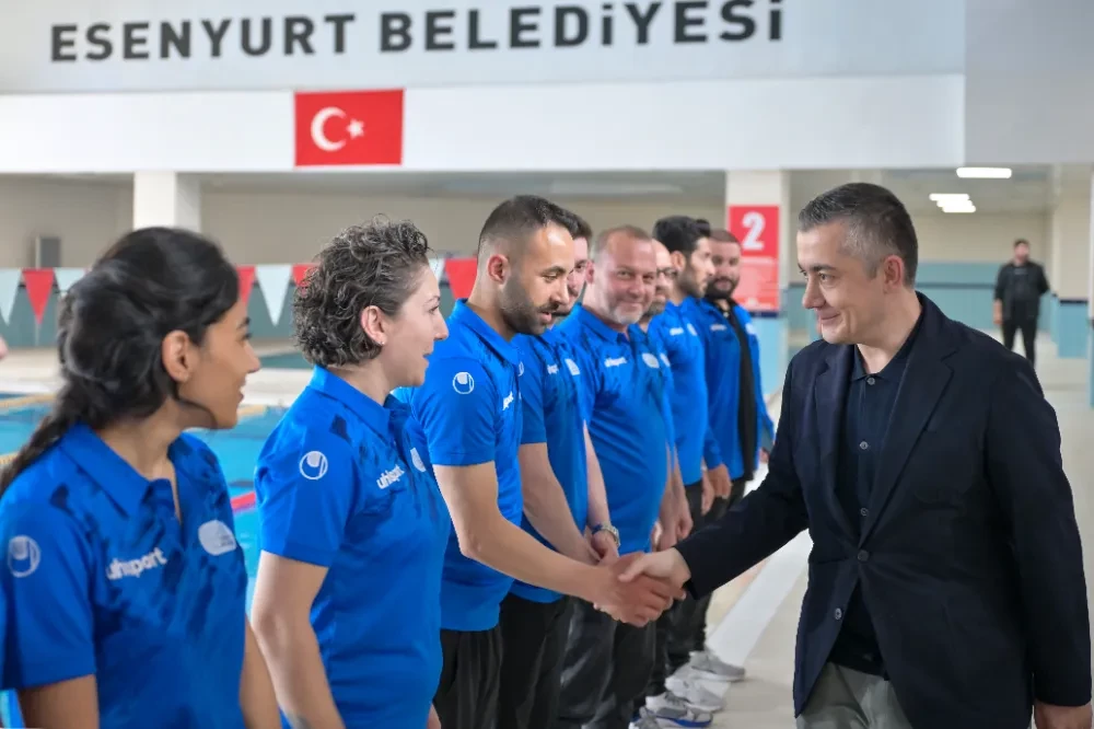  Kapalı Yüzme Havuzu Yenilendi