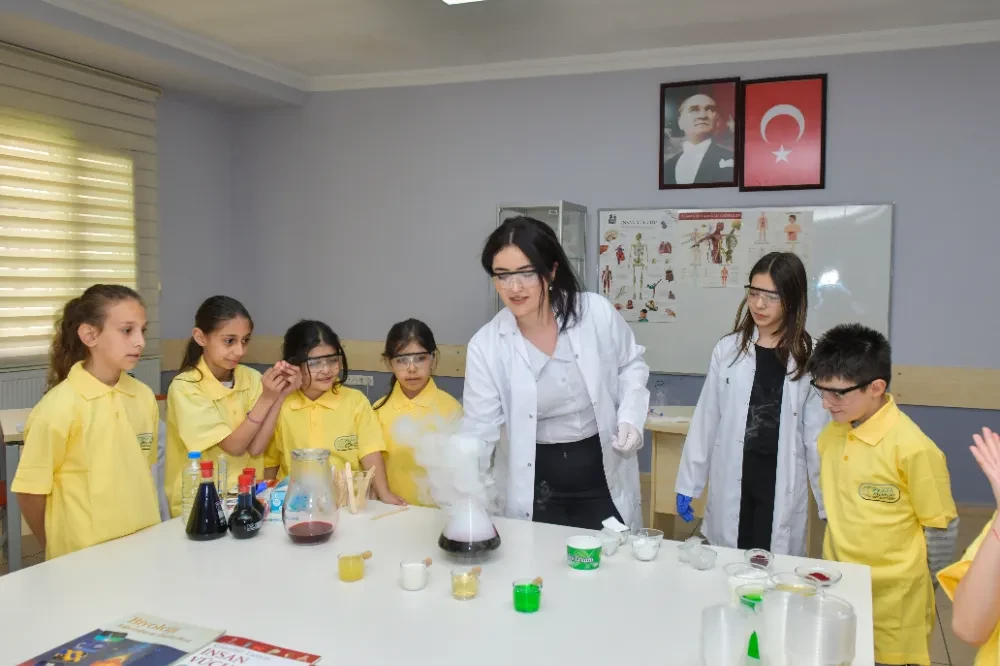  Çocuklar Hayalin Peşinde Bilimle Koşuyor