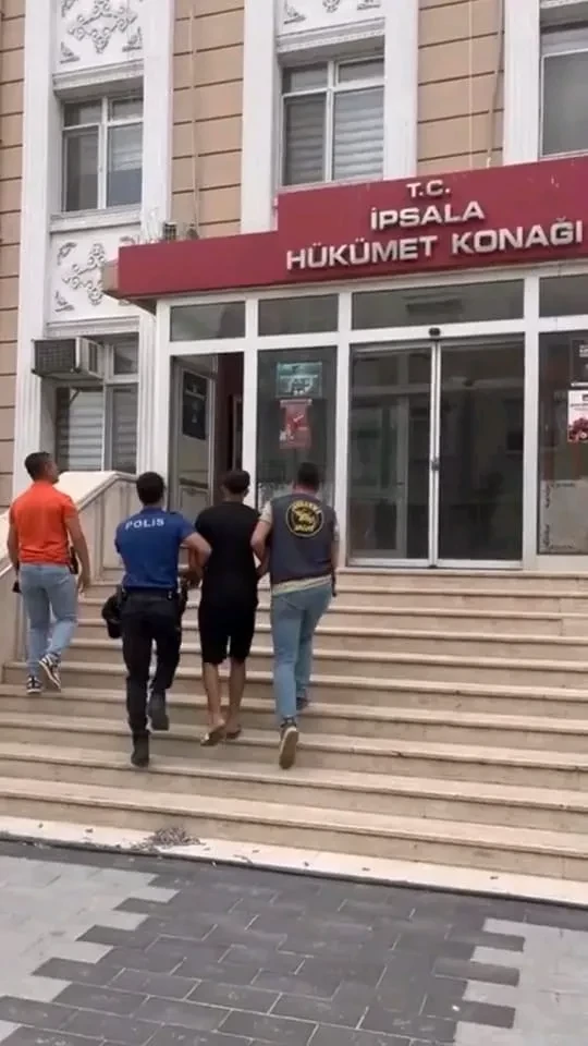 Suç Makinesi Raf Arkasında Yakalandı